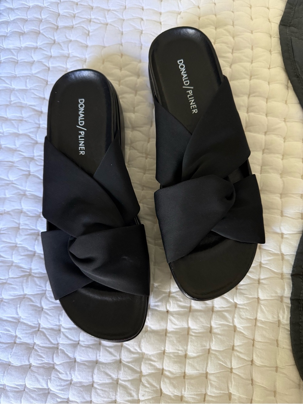 Donald J. Pliner Black Knot-Detail Slide Sandals